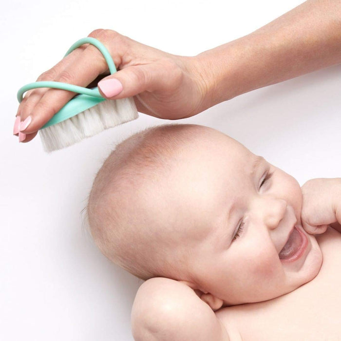 HEAD-HUGGING HAIR BRUSH+COMB