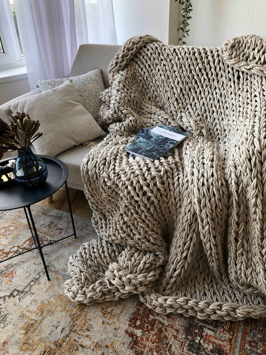 Chunky Knit Blanket in Oatmeal