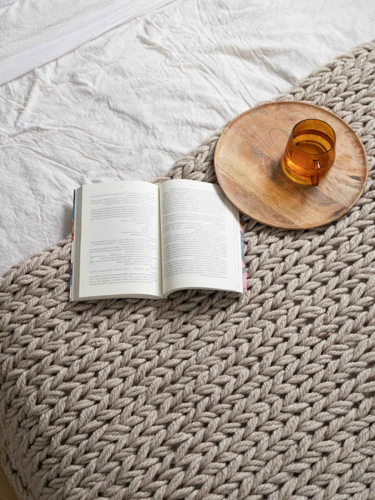 Chunky Knit Blanket in Oatmeal