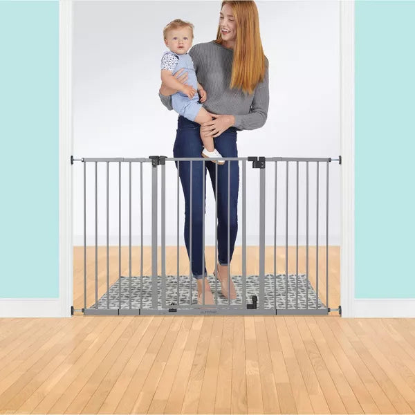 SUMMER INFANT CENTRAL STATION SAFETY GATE - GRAY