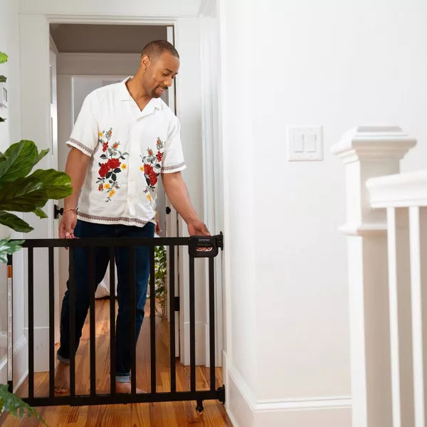 summer infant gate reviews Summer Infant Deluxe Stairway Simple to Secure Wood Gate