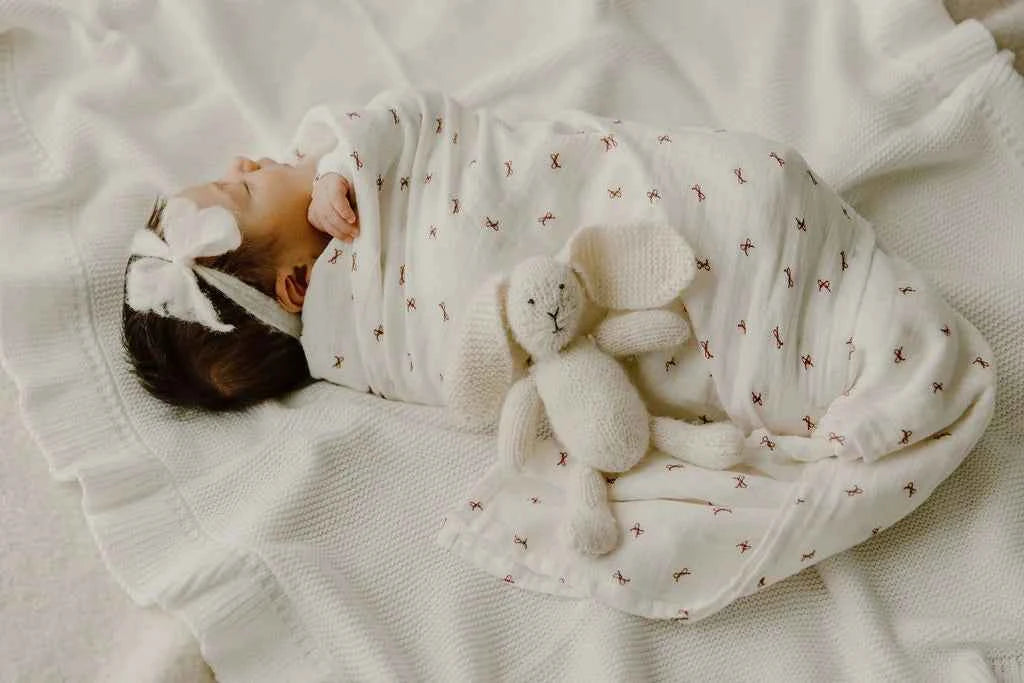 AURORA CLASSICS BABY GIRL MUSLIN SWADDLE BOW PATTERN COLLECTION MUSLIN SWADDLE AURORA