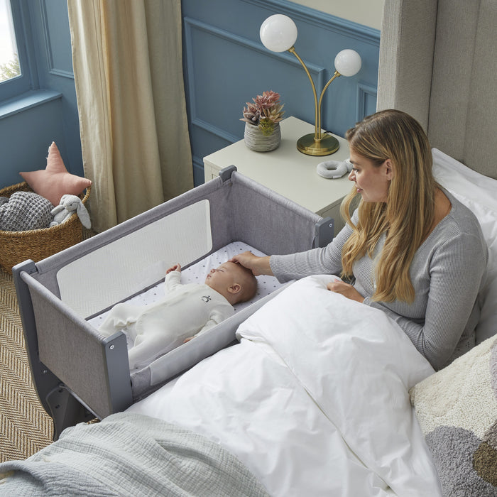 Shnuggle Air Lite Bedside Bassinet | Infant Crib | Height Adjustable Baby Bed with Mattress + 1 Waterproof + 2 White Sheets Cribs M4A