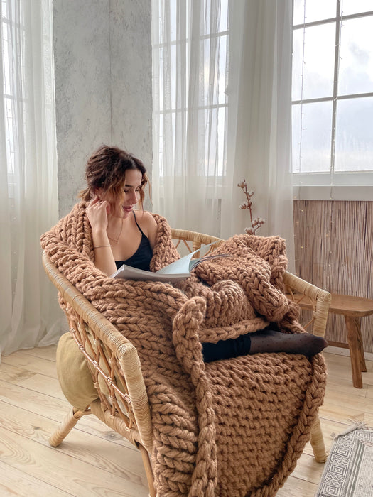 Chunky Knit Blanket in Beige Blankets Anzy Home