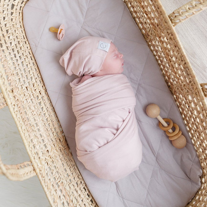 PINK SWADDLE & BEANIE GIFT SET