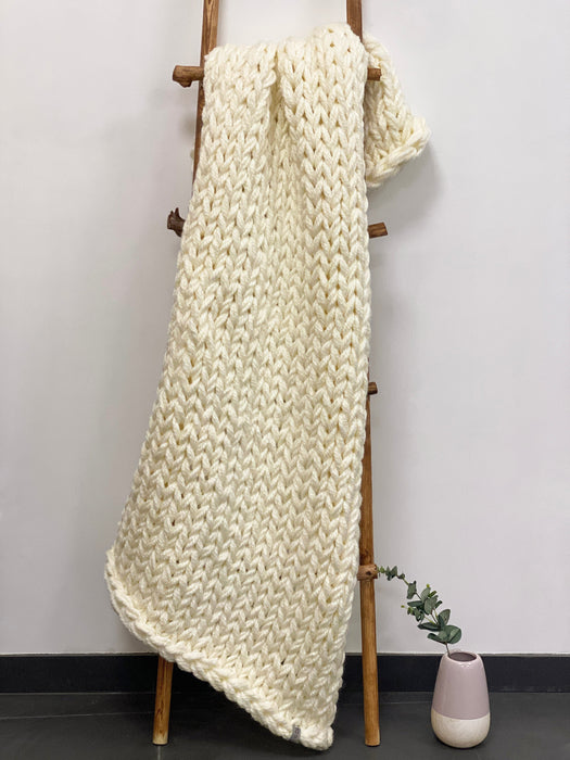 Chunky Knit Blanket in Ivory Anzy Home
