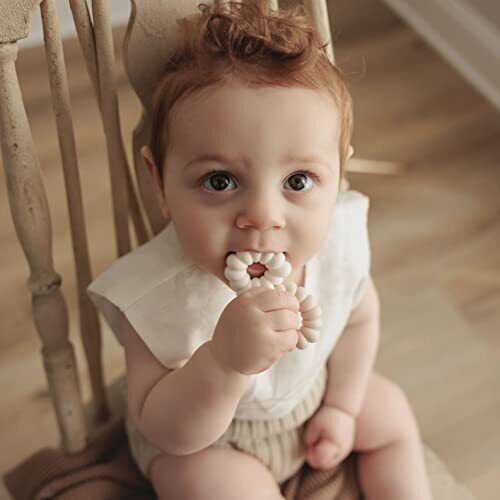 ACORN TEETHER WHITE & SAND